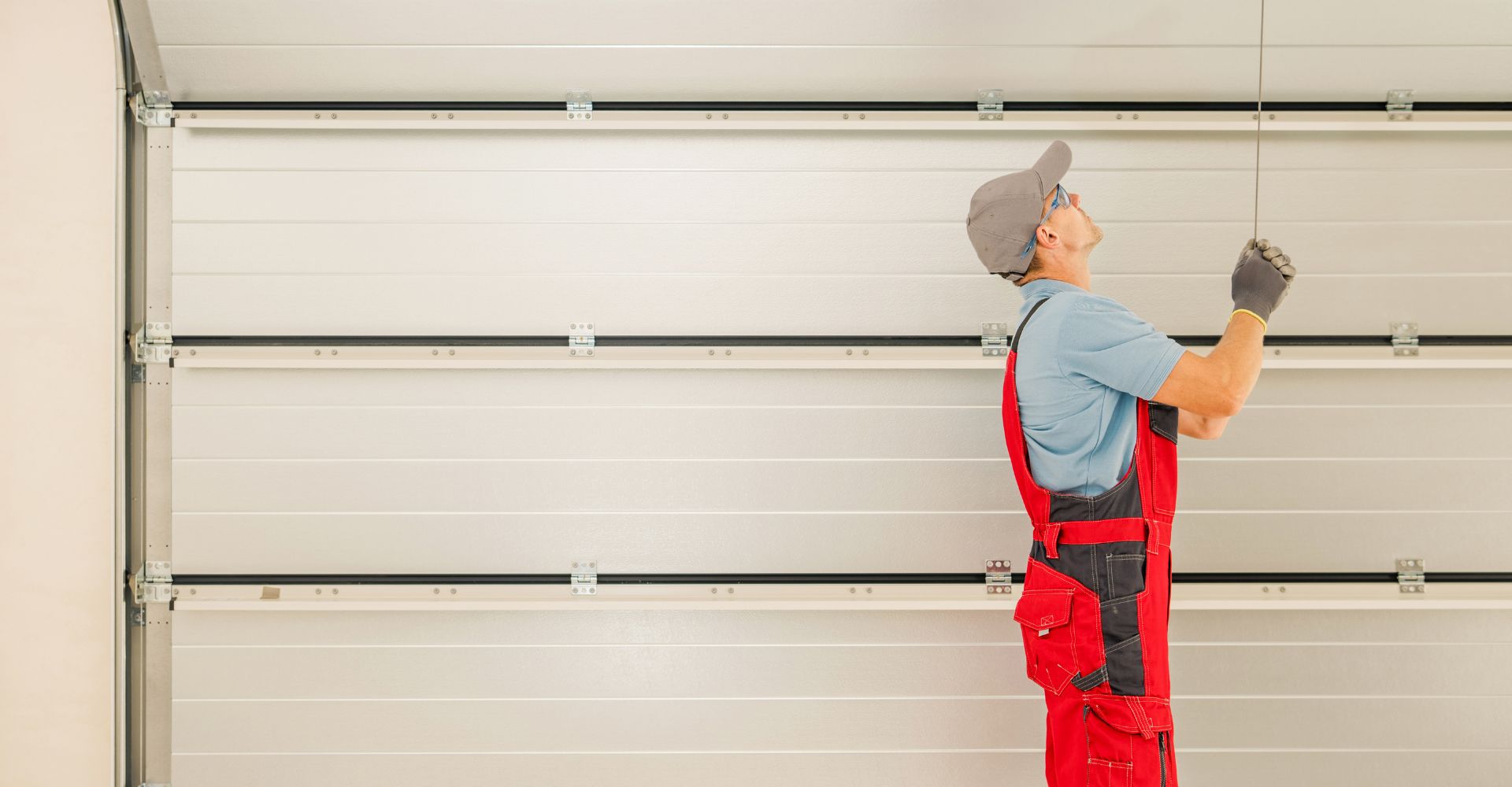 What to Look for When Hiring a Garage Door Repair Company_FT-IJMG